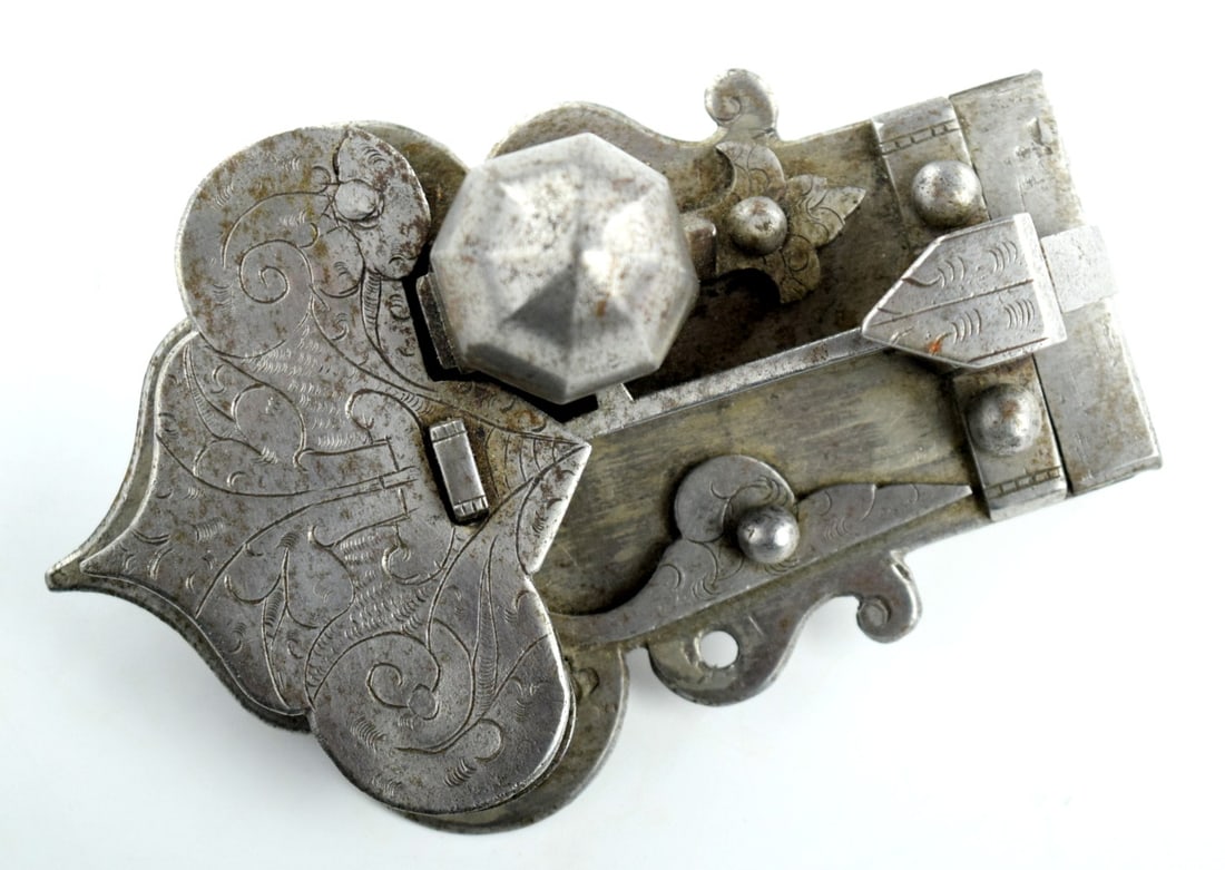 Fine South-German Renaissance Iron Lock ca.17th. Century: Lay-on inlet lock (door lock). Late 16th century / early 17th century. The mechanism with an engraved plate with foliate and strapwork decorations centered by an armorial shield, with two shooting bol