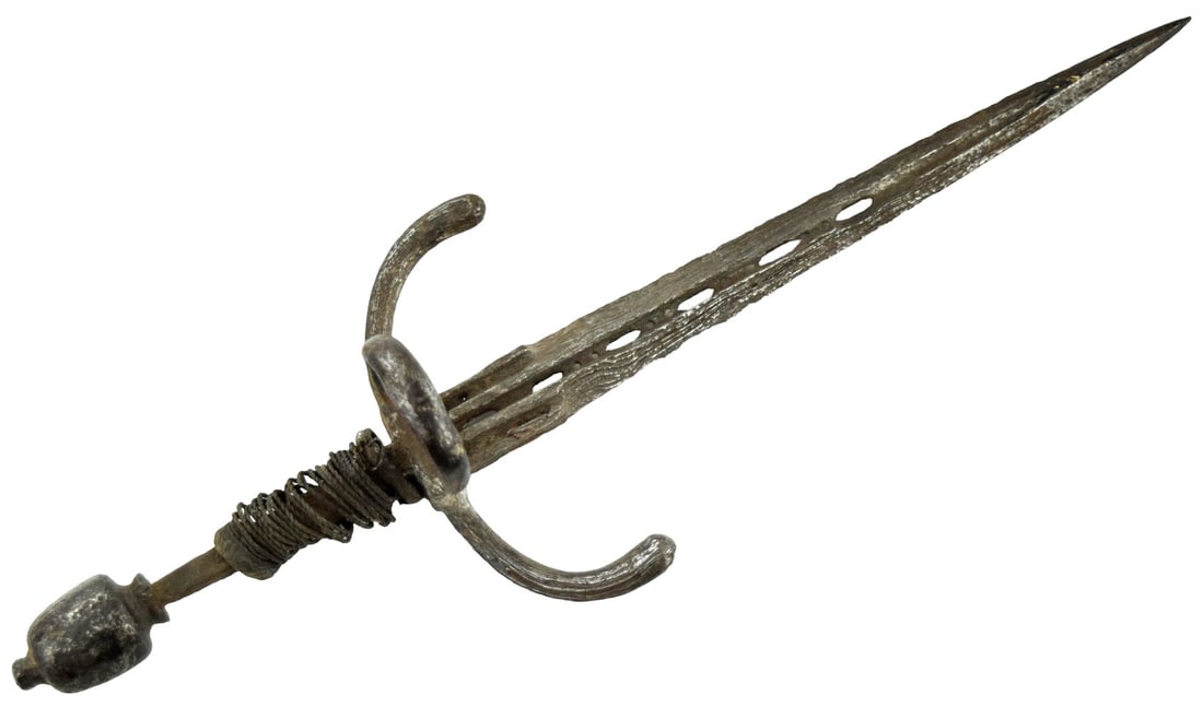 Left-hand dagger in excavated condition, early 17th century, probably German or Italian (1 of 18)