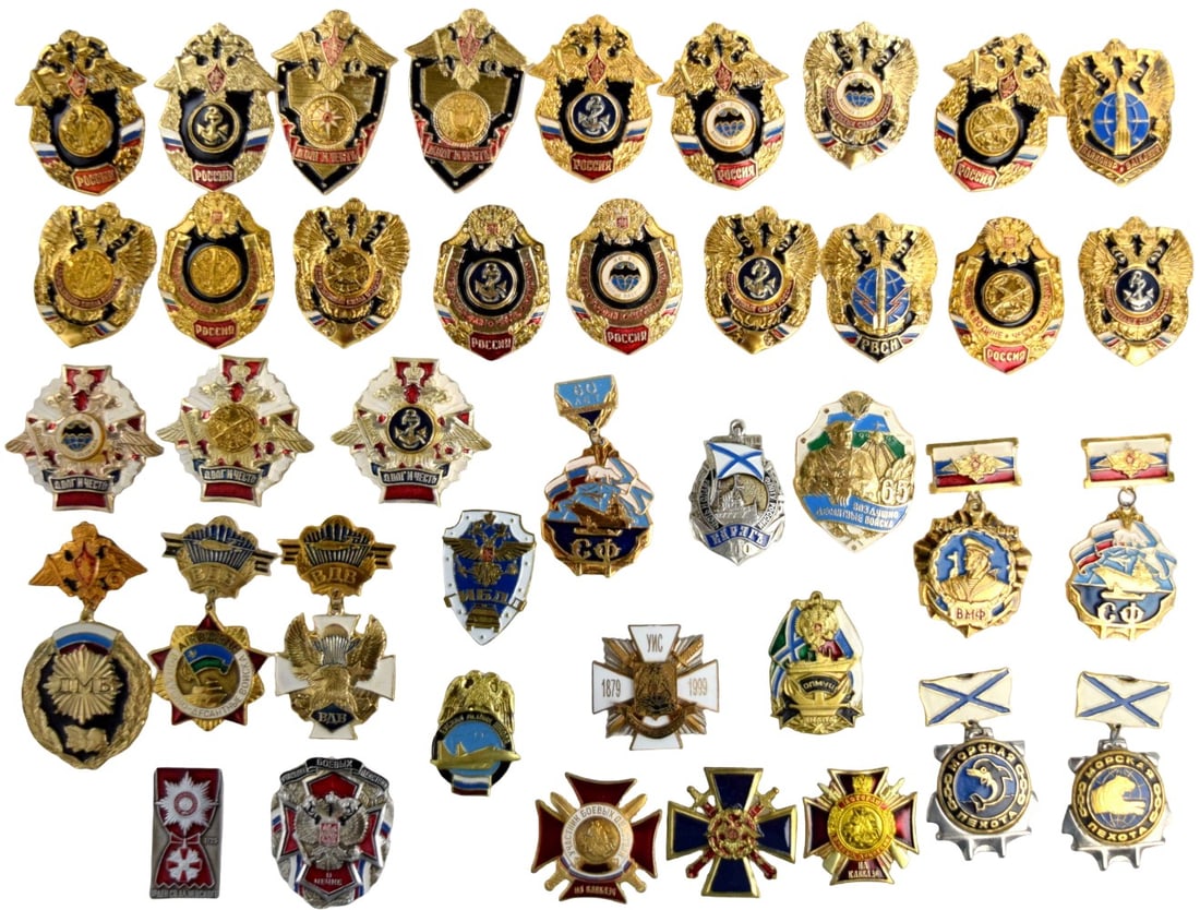 Large group of 40 Russian Federation military and service badges: Large group of 40 Russian Federation military and service badges, mainly dating from the 1990sâ??2000s. The group mixes naval, airborne, border guard, and general service commemorative insignia. Deta