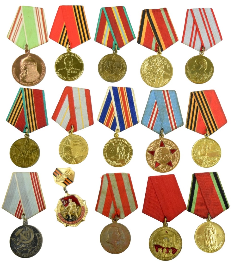 Lot of 15 Soviet Russian WWII commemorative medals (1 of 4)