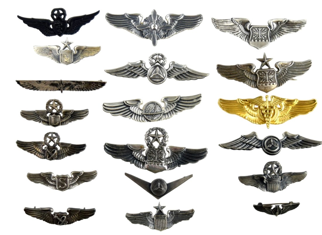 GROUP OF 19 US ARMY AIR FORCE PILOT WINGS MIXED LOT: US ARMY AIR FORCE PILOT WINGS MIXED LOT OF 19 Some have maker marks and are stamped sterling. Sterling Silver 84 grams Detailed condition reports are not included in this catalog. For additional infor