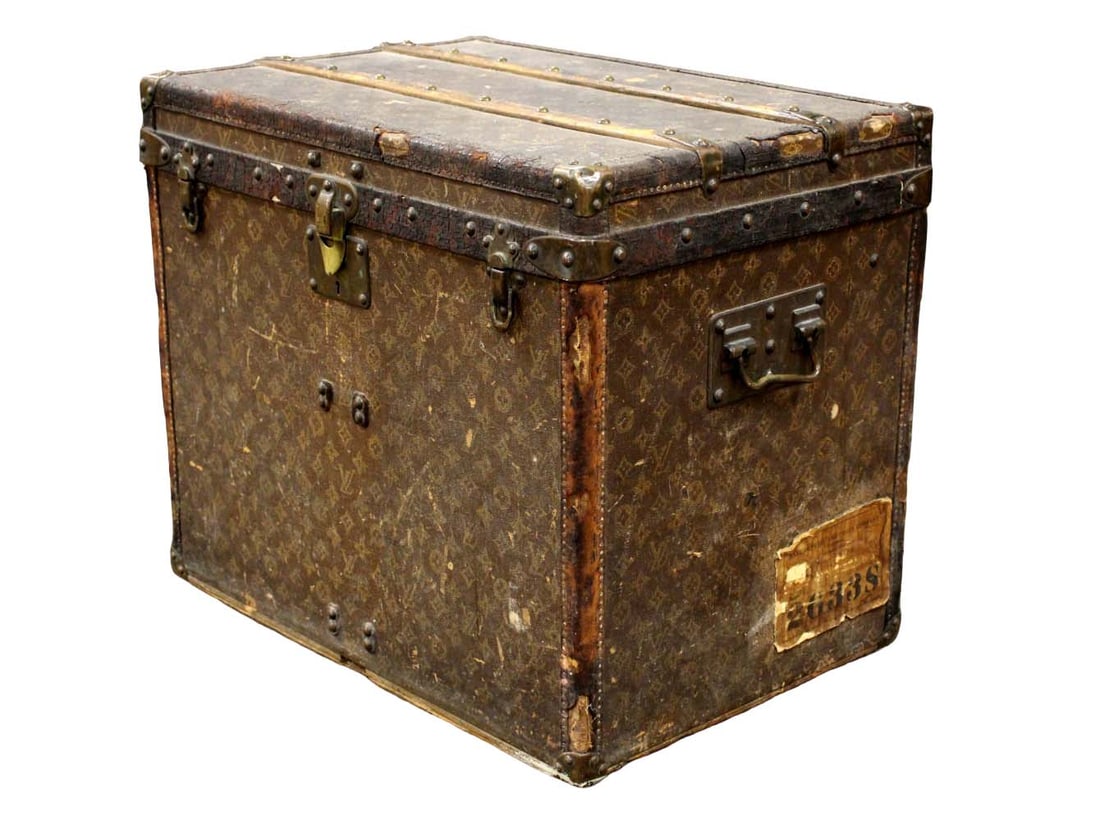 A TRUNK IN MONOGRAM CANVAS LOUIS VUITTON 19/20th CENTURY (1 of 20)