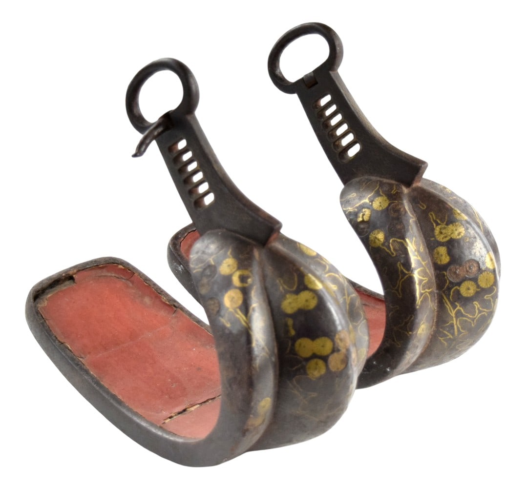 Pair of Edo Period Japanese Samurai Abumi Stirrups with Gilt Floral Decoration: A fine pair of Edo period Japanese samurai abumi, each of traditional deep-sided iron form with ring terminals and openwork necks, the exterior surfaces decorated with elegant gilt floral and vine mot
