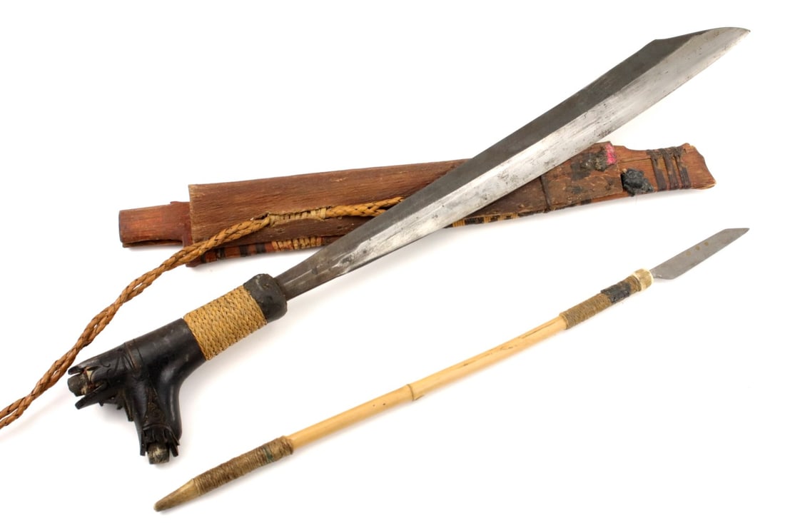 Antique Indonesian Tribal MANDAU Sword ~ Used by Borneo DAYAK Tribe Headhunters ~ Original Side (1 of 14)