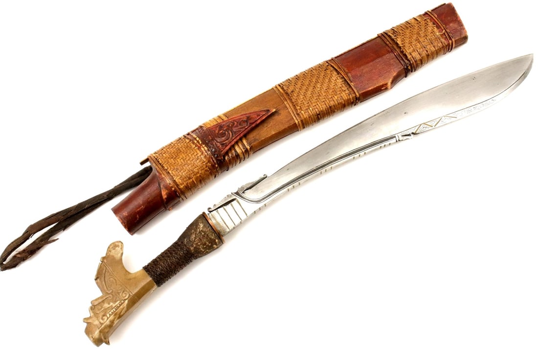 Antique Indonesian Tribal MANDAU Sword ~ Used by Borneo DAYAK Tribe Headhunters (1 of 20)