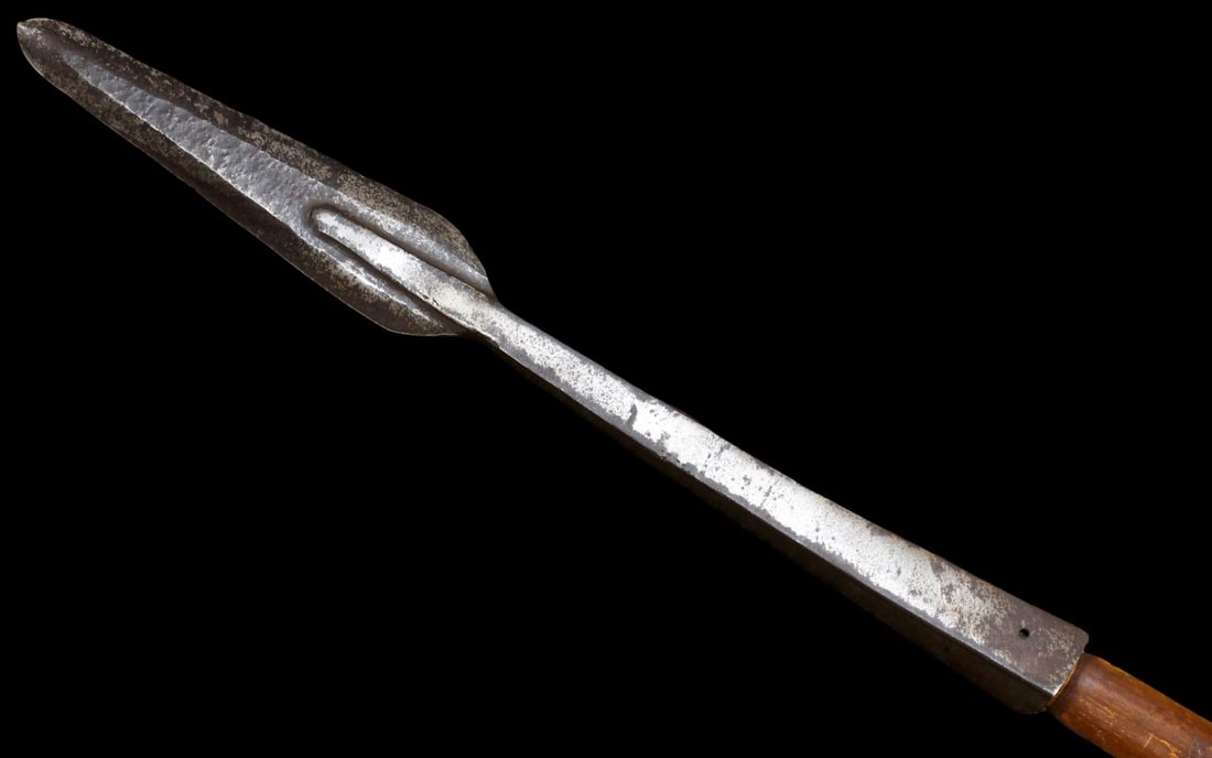Antique Chinese Spear / Pike with Leaf-Form Iron Head: Antique Chinese spear, featuring a long hardwood shaft fitted with a forged iron spearhead of classic leaf form. The blade shows a defined central ridge and tapers to a sharp point, intended for both