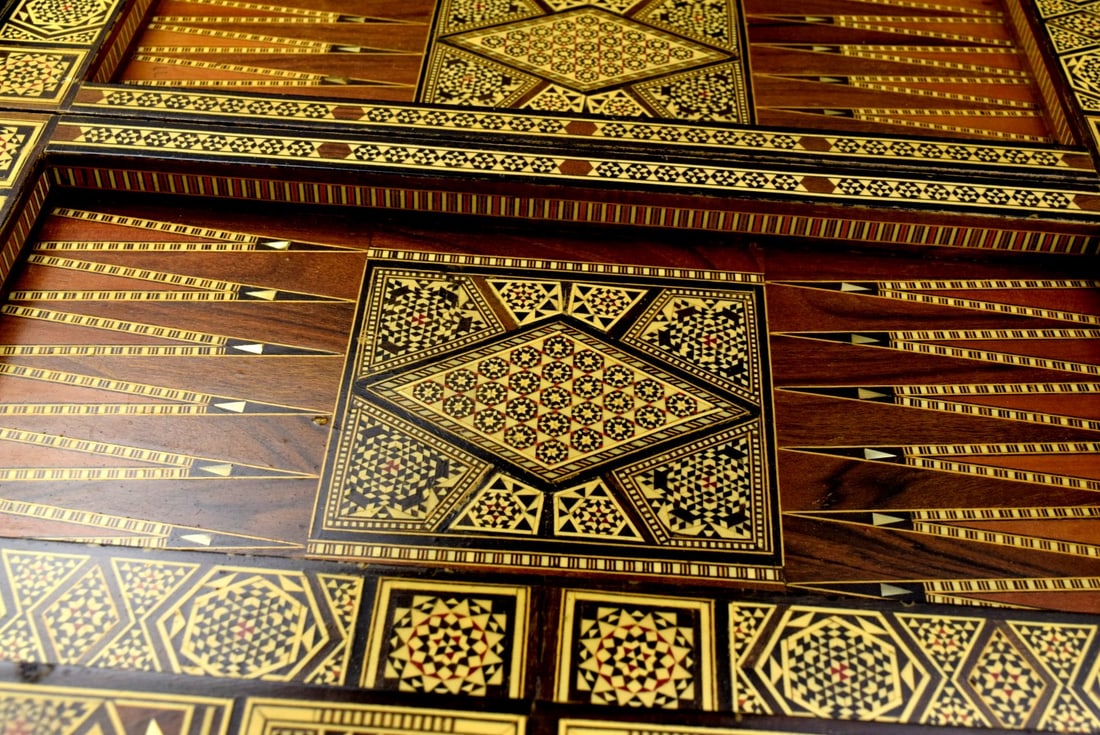 PROFUSELY INLAID SYRIAN MIDDLE EASTERN GAME TABLE - 15