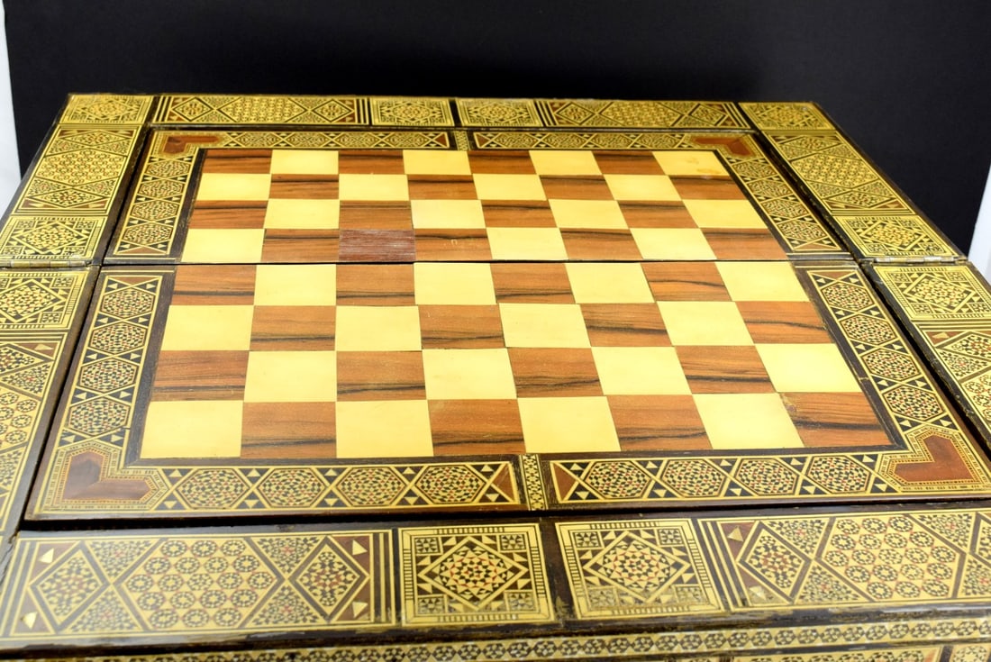 PROFUSELY INLAID SYRIAN MIDDLE EASTERN GAME TABLE - 19
