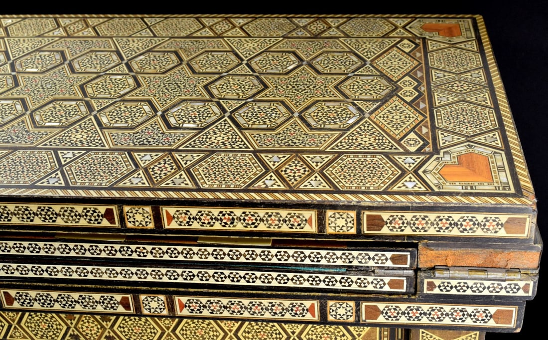 PROFUSELY INLAID SYRIAN MIDDLE EASTERN GAME TABLE - 4