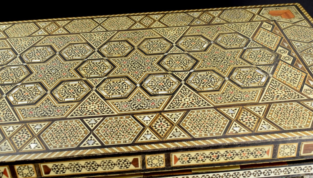 PROFUSELY INLAID SYRIAN MIDDLE EASTERN GAME TABLE - 5