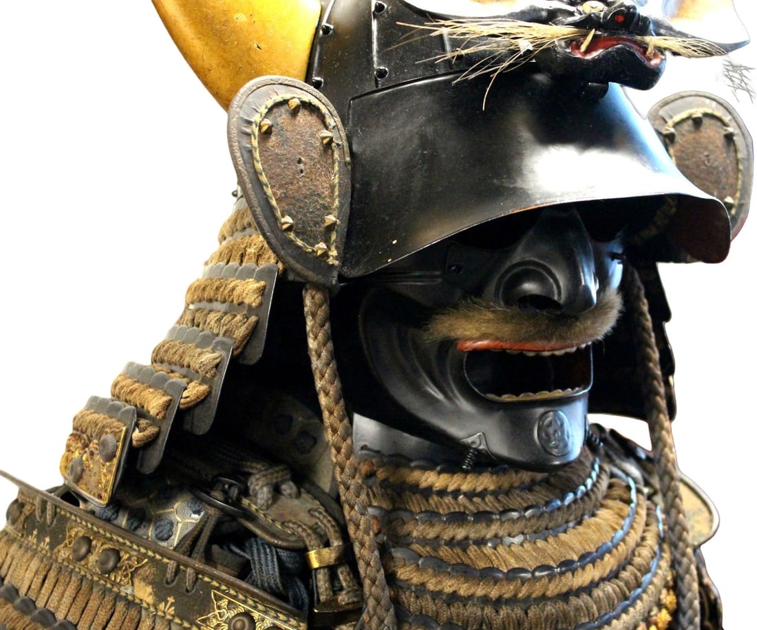 Fantastic Late Edo era Japanese Samurai Complete Armor Suit, Gilt Crescent Kabuto with Beast Maedate - 12