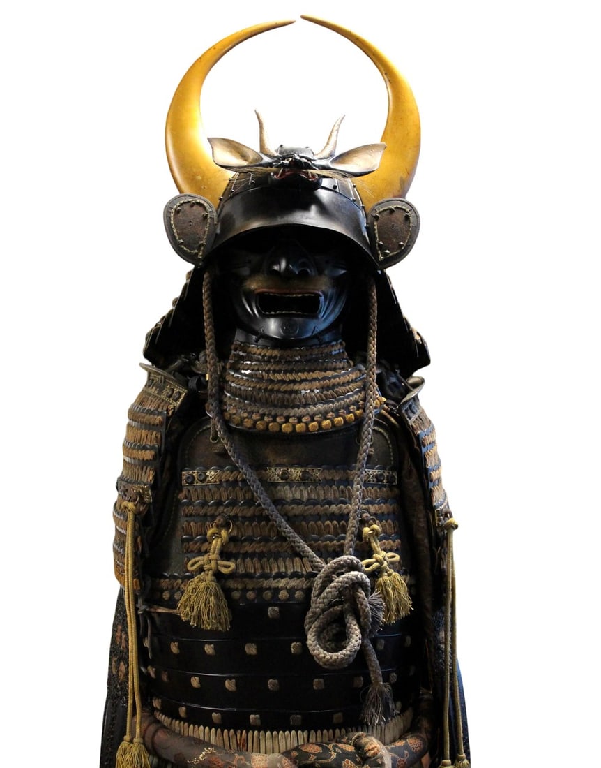 Fantastic Late Edo era Japanese Samurai Complete Armor Suit, Gilt Crescent Kabuto with Beast Maedate - 2