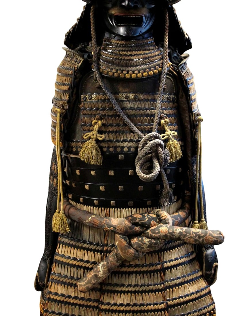 Fantastic Late Edo era Japanese Samurai Complete Armor Suit, Gilt Crescent Kabuto with Beast Maedate - 3