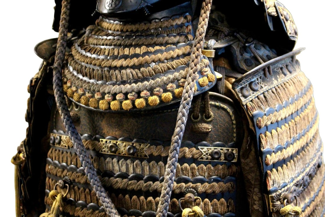 Fantastic Late Edo era Japanese Samurai Complete Armor Suit, Gilt Crescent Kabuto with Beast Maedate - 7