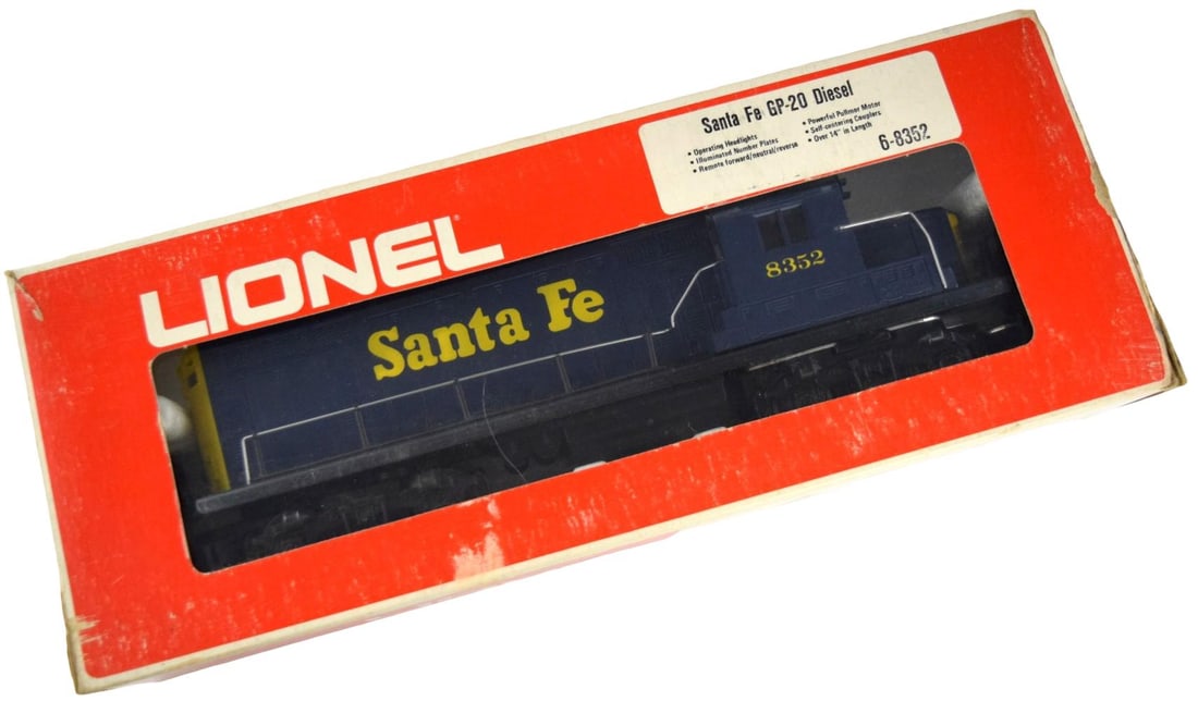 LIONEL-SANTA FE 6-8352-GP-20 POWERED DIESEL LOCOMOTIVE #8352 (1 of 15)
