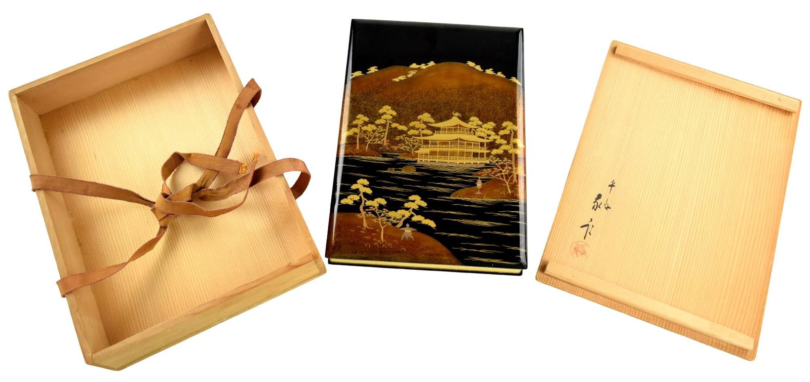 Japanese Heian Zohiko A Lacquer Bunco Document Box: Showa era (1926-1989), 20th Century. Underside company distinctive logo in gold hiramaki-e. A Heian Zohiko lacquer bunko is a traditional Japanese document or stationery box crafted by the famous Kyot