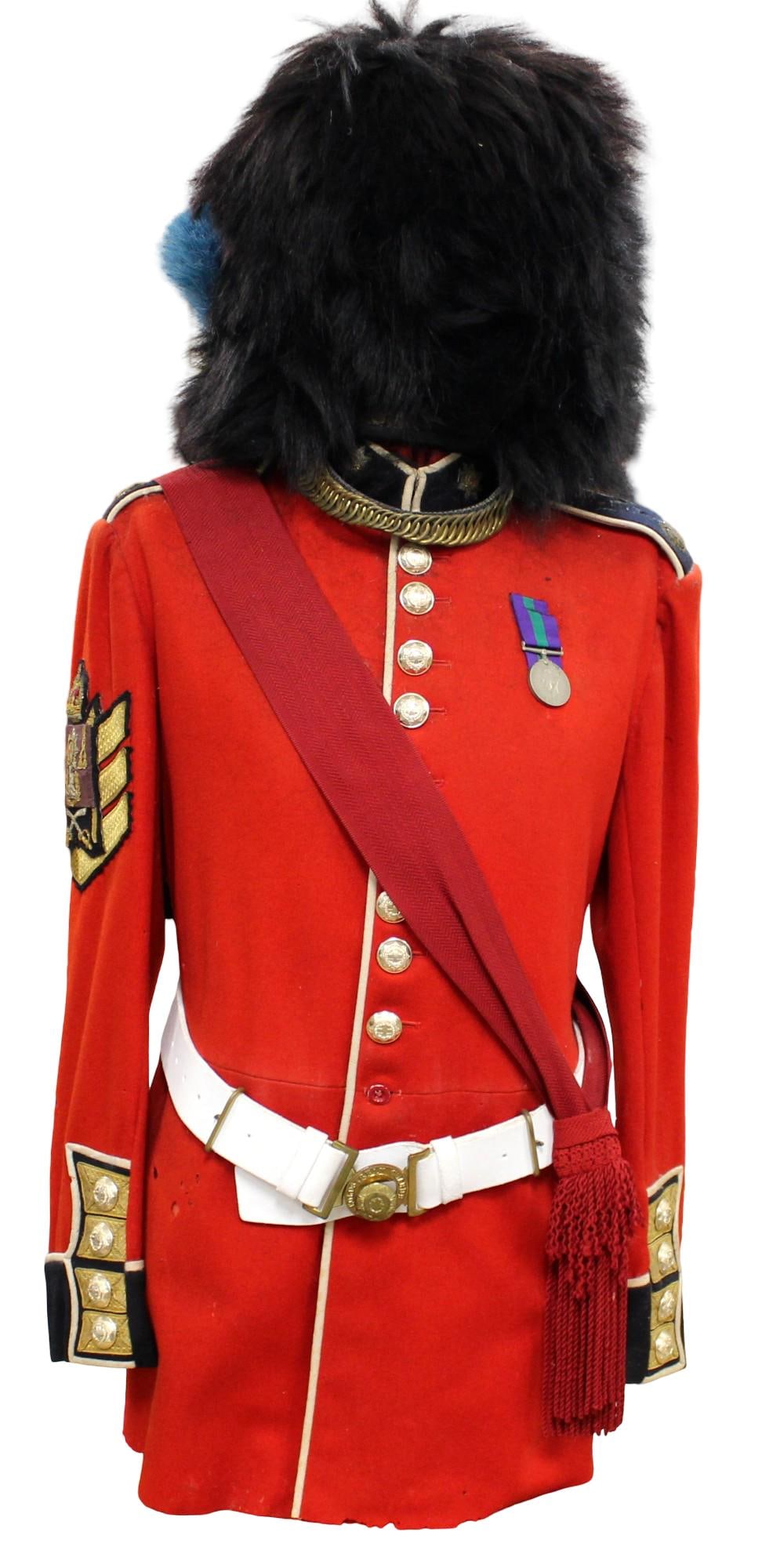 BRITISH IRISH GUARDS SENIOR NCO FULL DRESS UNIFORM WITH BEARSKIN and MEDAL (1 of 20)