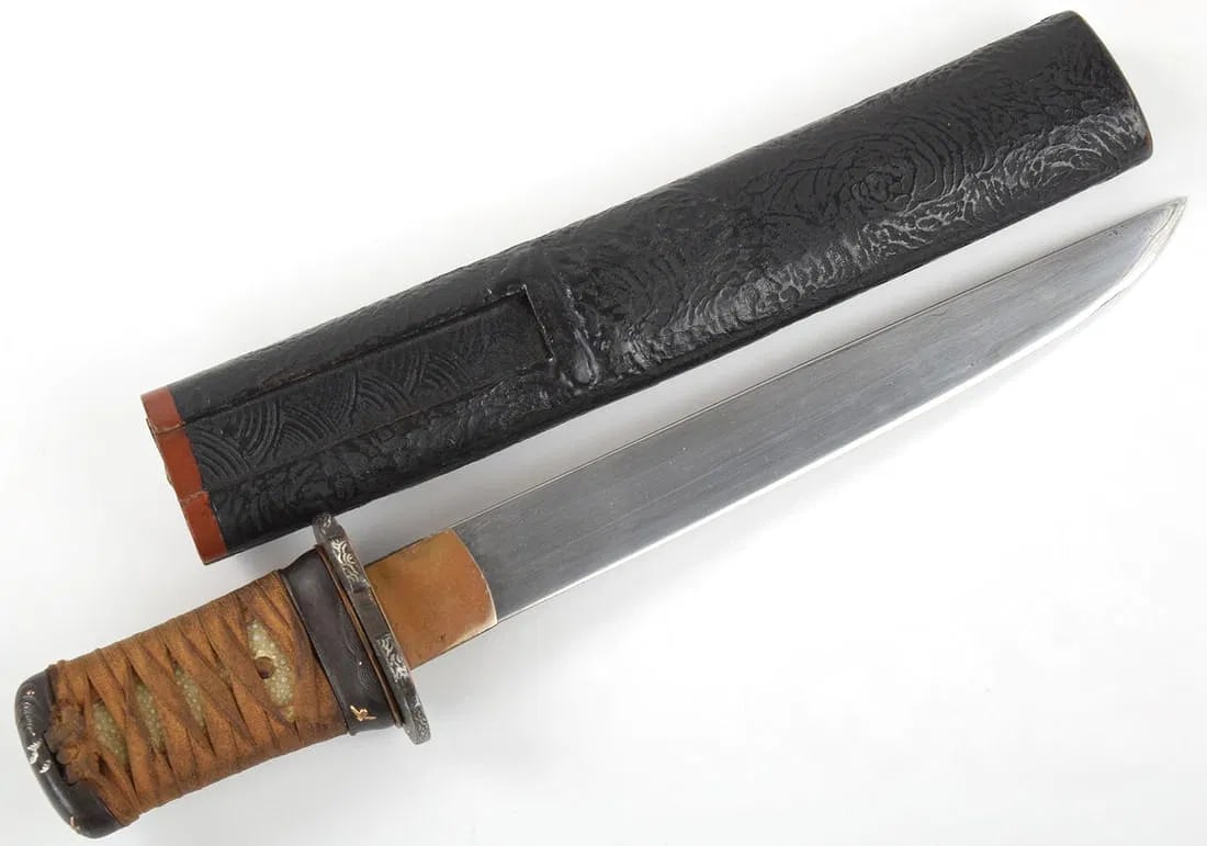 Lovely 18th C. Japanese Samurai TANTO Dagger with Silver & Gilt Copper Inlaid Mounts and a Nice: Lovely 18th C. Japanese Samurai TANTO Dagger with Silver & Gilt Copper Inlaid Mounts and a Nice Blade with Active Patterns to the Steel. Total length (inside scabbard if present) : 11 1/2", Blade leng