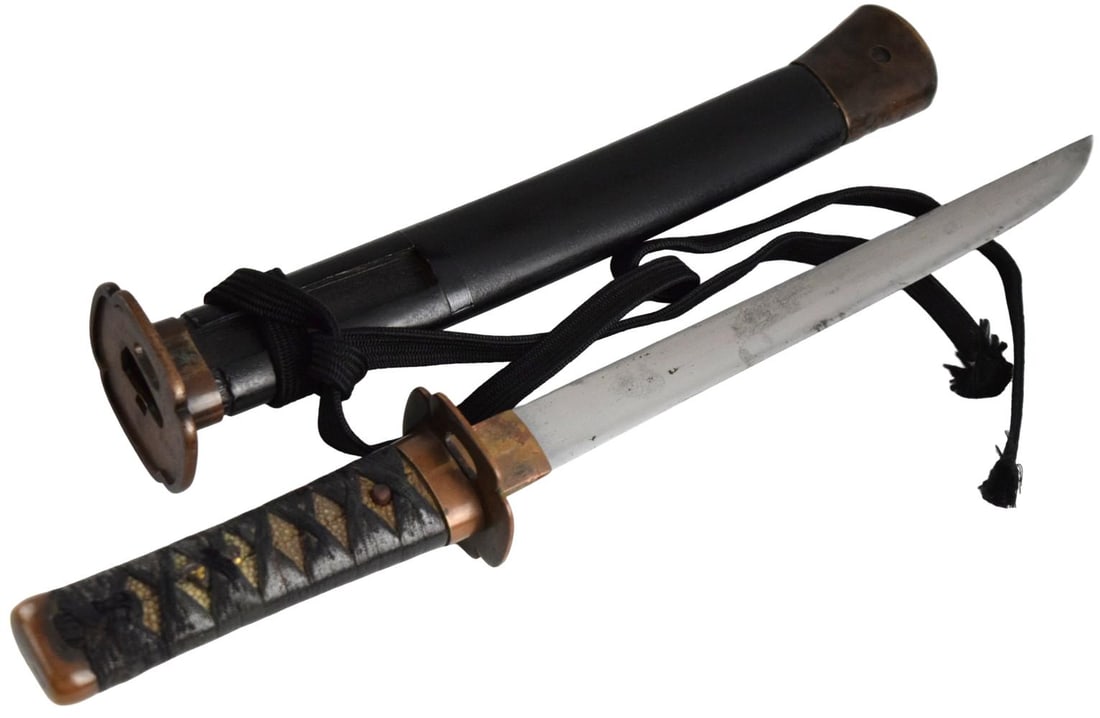 Shinto tanto, 10 inch length of cutting edge, signed Kunikane, ca. 1600's.: Shinto tanto, 10 inch length of cutting edge, signed Kunikane, ca. 1600's. The blade with a ridgeless hira-zukuri construction. With rare straight masame hada and vivid suguha hamon that shows many ha
