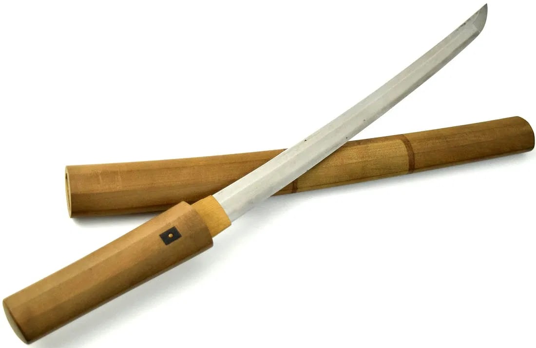 Edo period Japanese Tanto knife, late 1600s ~ signed Sesshu ju Fujiwara Yoshikuni.: Edo period Japanese Tanto knife, late 1600s ~ signed Sesshu ju Fujiwara Yoshikuni. Edo Period Japanese tanto, ca. late 1600s, kanmuri-otoshi-zukuri shape with remnants of horimono carvings, signed Ses
