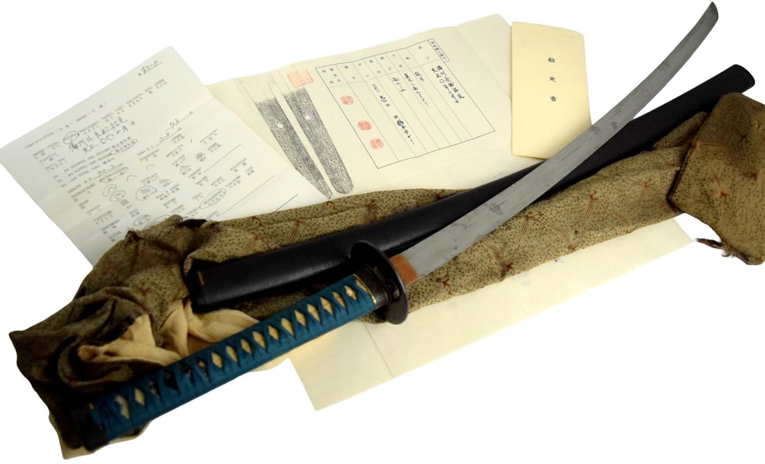 Good 16th century Koto Japanese sword Katana in full old Edo Samurai mount. Signed.: Good 16th century Koto Japanese sword Katana in full old Edo Samurai mount. Signed. Edo tsuba, big iron fuchi kashira with rain dragon in gold & with Fudomyo-O kanji on thekashira in black shakudo, & 