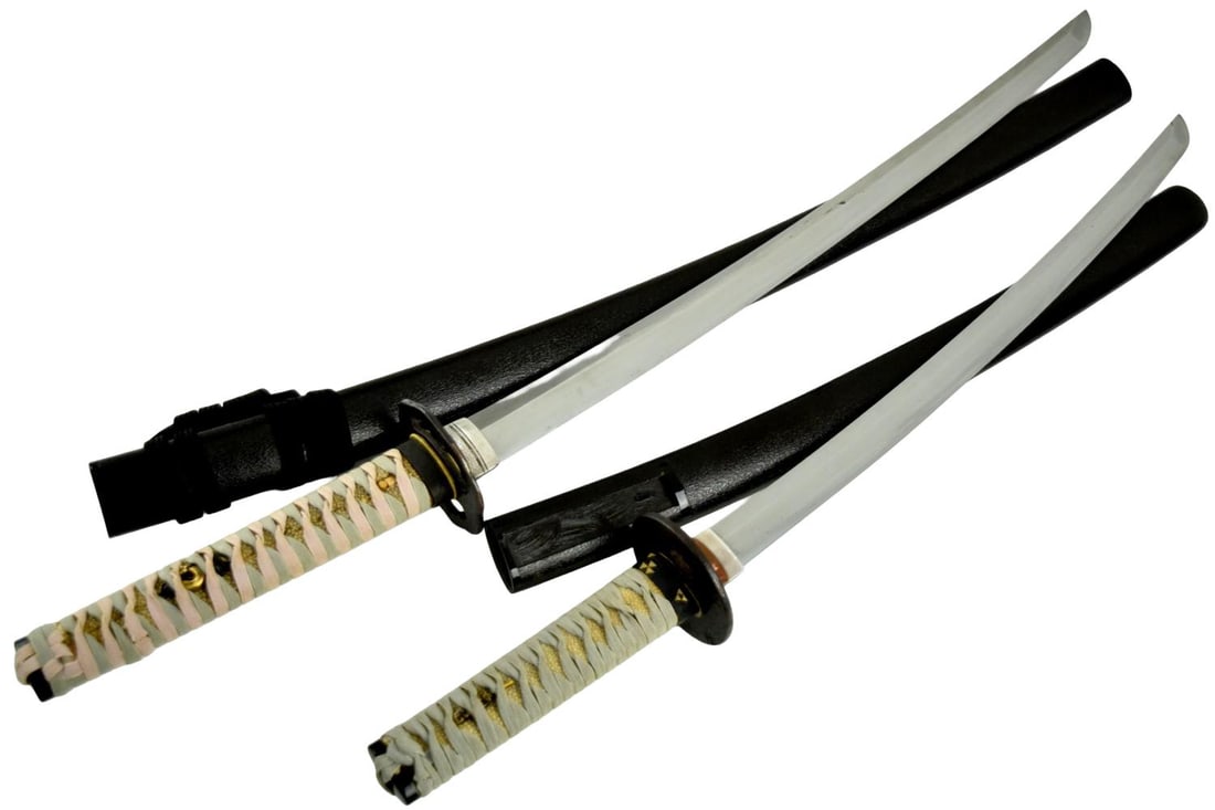 Daisho / Pair of 2 Japanese sword Wakizashi, both blade late-Koto to Shinto circa 16th / 17th: Daisho / Pair of 2 Japanese sword Wakizashi, both blade late-Koto to Shinto circa 16th / 17th century, both are in full samurai mount with old Edo fittings, 21-1/4" or 51.7 cm and 18-1/4" or 46.3 cm, 