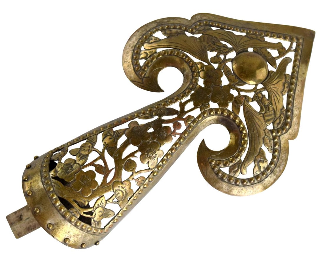 JAPANESE SAMURAI KABUTO HELMET OPENWORK ORNAMENT: Japanese decorative fitting or ornament made for a samurai kabuto helmet, likely dating to the Edo to Meiji period, 19th century. Finely worked in pierced and engraved brass or bronze, of elaborate as