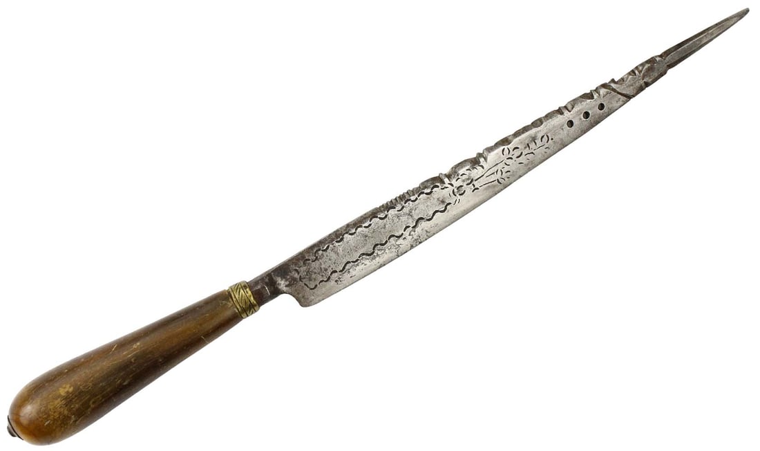 Vicious 18th C. European Thrusting Dagger with Armor Piercing Blade & Nice Horn Grip. Possibly Used: Vicious 18th C. European Thrusting Dagger with Armor Piercing Blade & Nice Horn Grip. Possibly Used in American Revolution. Total length (inside scabbard if present): 12 3/4", Blade length: 8 1/2". Fo