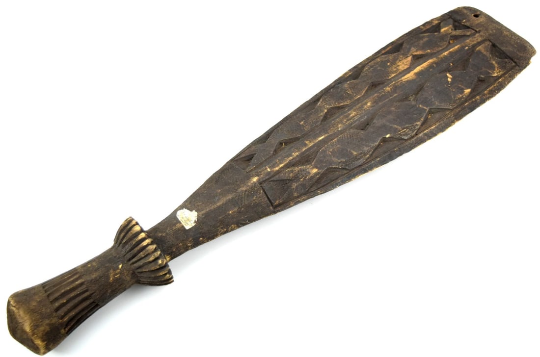 Good 19th C. Polynesian Tribal Warrior's Carved Hardwood Paddle War Club. (1 of 11)