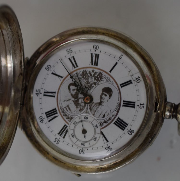Russian Imperial Coronation Watch: Russian Imperial Coronation Watch with images of Russian Royal family. Hunting case. Diameter - 51 mm . 15 mm - deep. Not working condition.