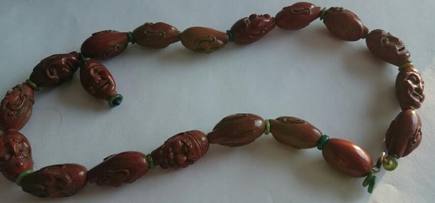 Chinese Lohan nut carved prayer beads (1 of 4)