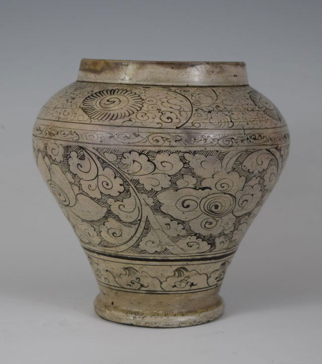 Antique Chinese Vase or Jar (1 of 3)