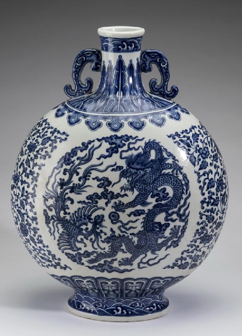 Chinese dragon and phoenix moon flask, Qianlong mark (1 of 6)