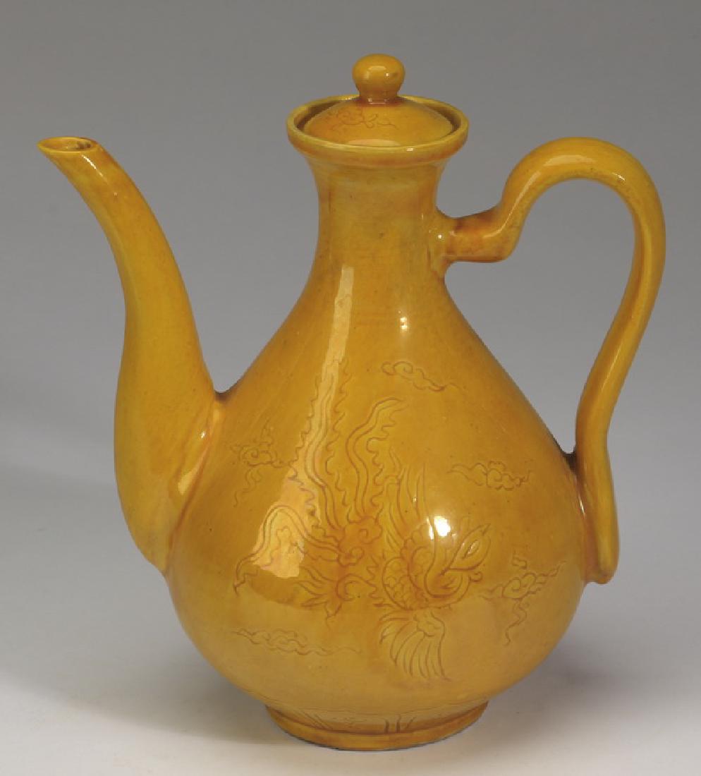 Chinese Ming style yellow ewer Hongxi mark (1 of 7)