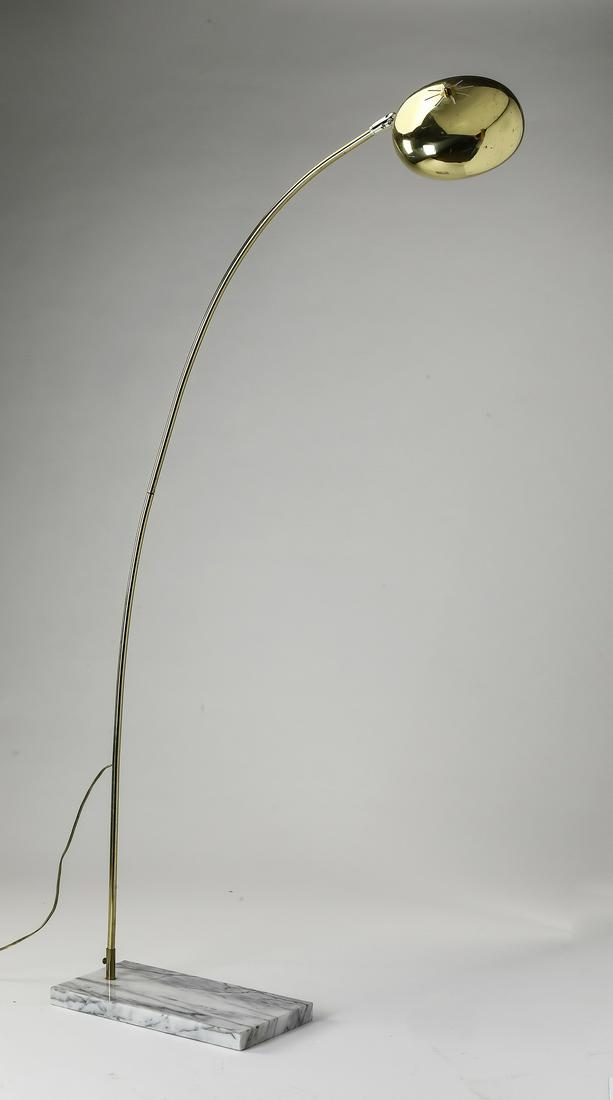 Hollywood Regency brass & marble arc floor lamp, 62"h: Hollywood Regency brass and marble arc floor lamp, having an arced brass standard terminating to a domed saucer shade with a single bulb, rising from a rectangular white marble base, 62"h x 28"arc; ma