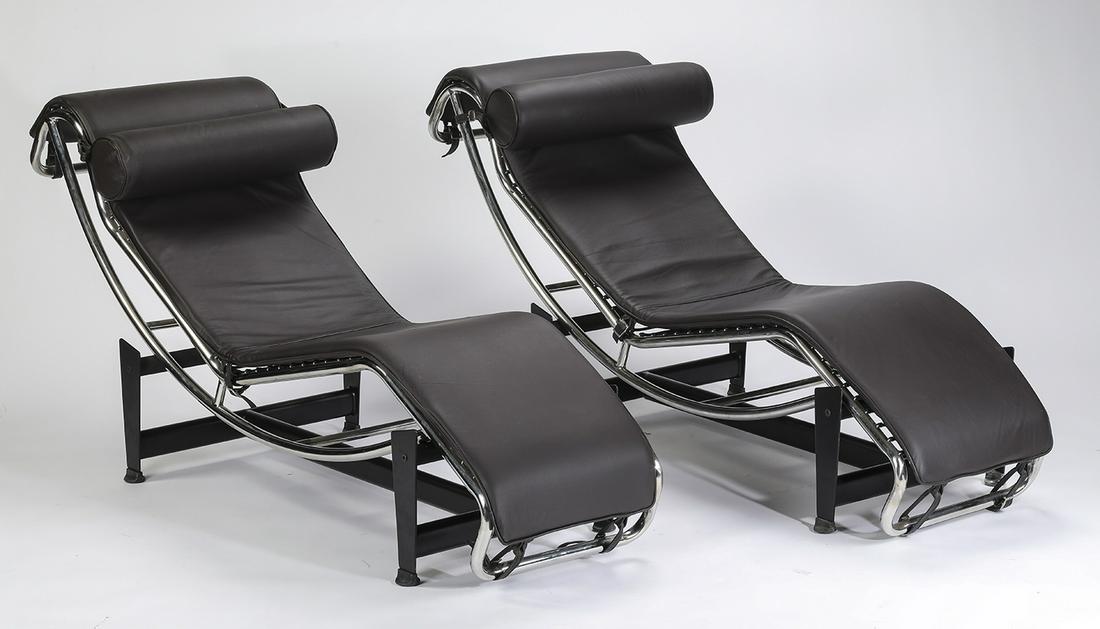 Pair of Le Corbusier style chaise longues: Pair of mid century style leather and chrome chaise longues in the manner of Le Corbusier, each having dark chocolate brown leather seats with a matching bolster pillow belted to chrome-plated tubular