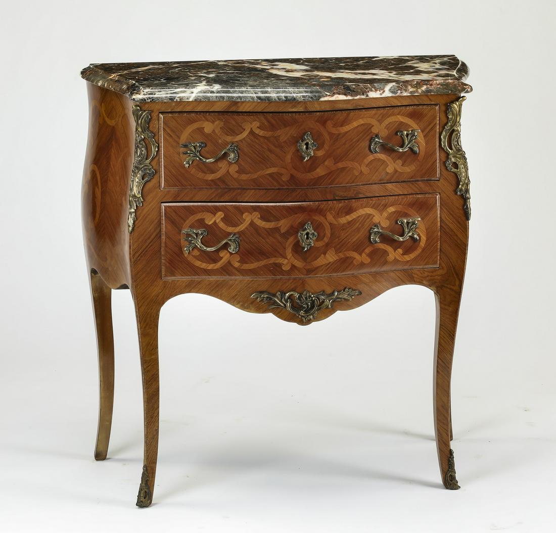 French marquetry inlaid marble top commode: French Louis XV style marble top commode, early 20th century, having a serpentine top over a conforming bombe case, fitted with two long drawers and a shaped apron, the whole decorated throughout with