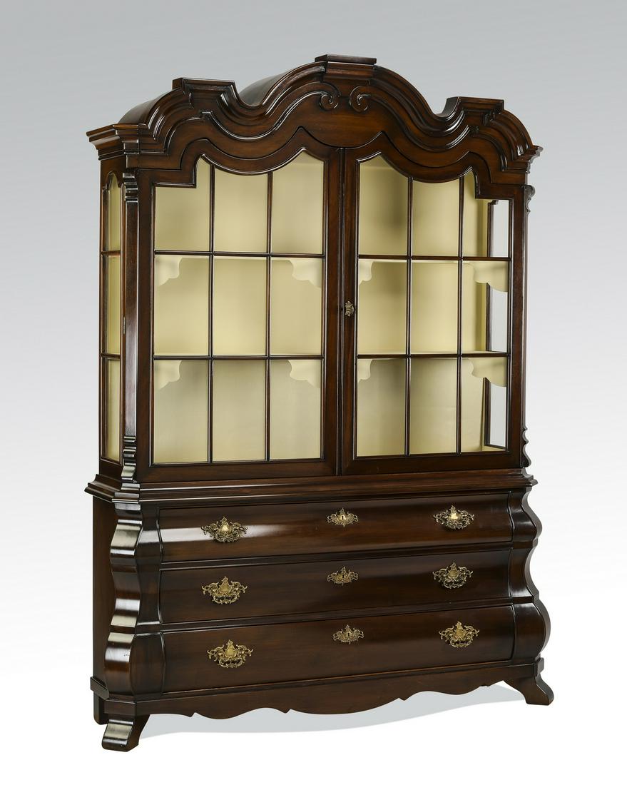 Henredon 'Viennese Collection' mahogany cabinet: Henredon 'Viennese Collection' mahogany cabinet having an undulating crest surmounting a pair of conforming glass doors opening to three scalloped shelves, the interior paint-decorated in cream, over 