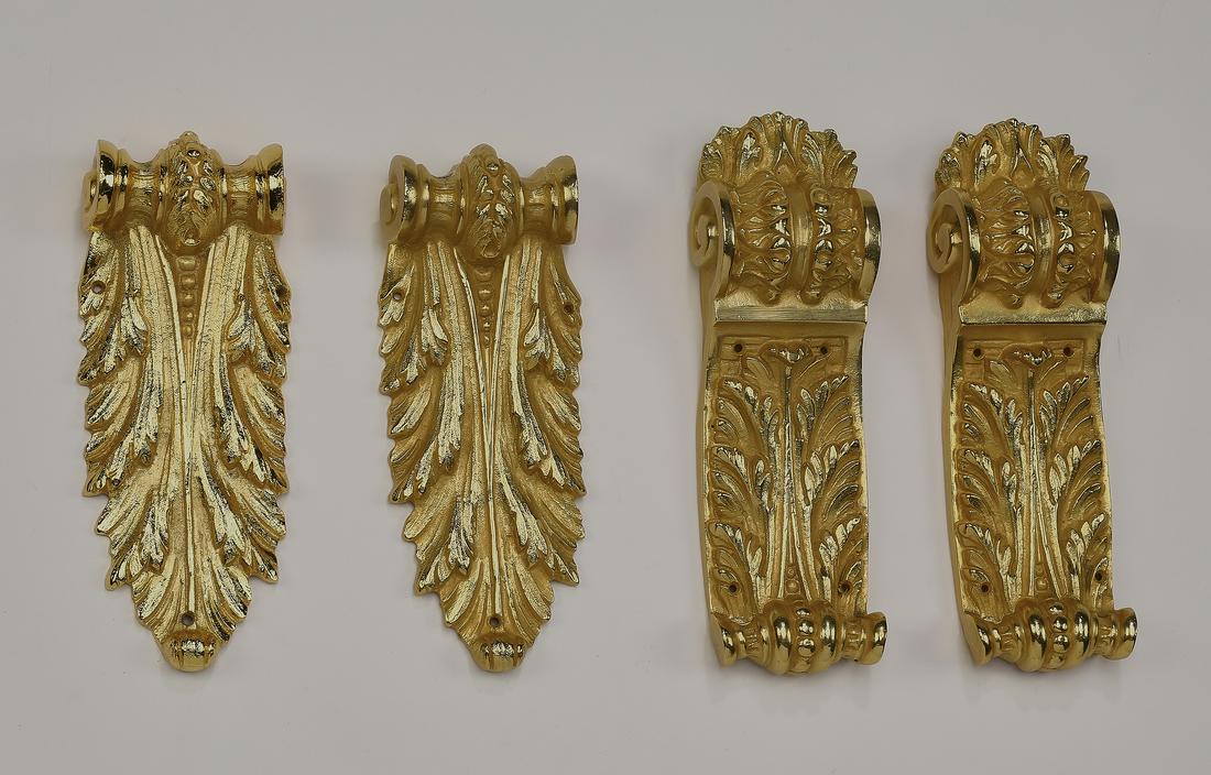 (4) Italian gilt bronze acanthus decorative appliques: Group of (4) Italian gilt bronze decorative appliques, including (2) corbels with scrolling capitals rising on acanthus leaves, measuring 8.25"h x 2.5"w x 1.5"d, and (2) appliques in the form of acant
