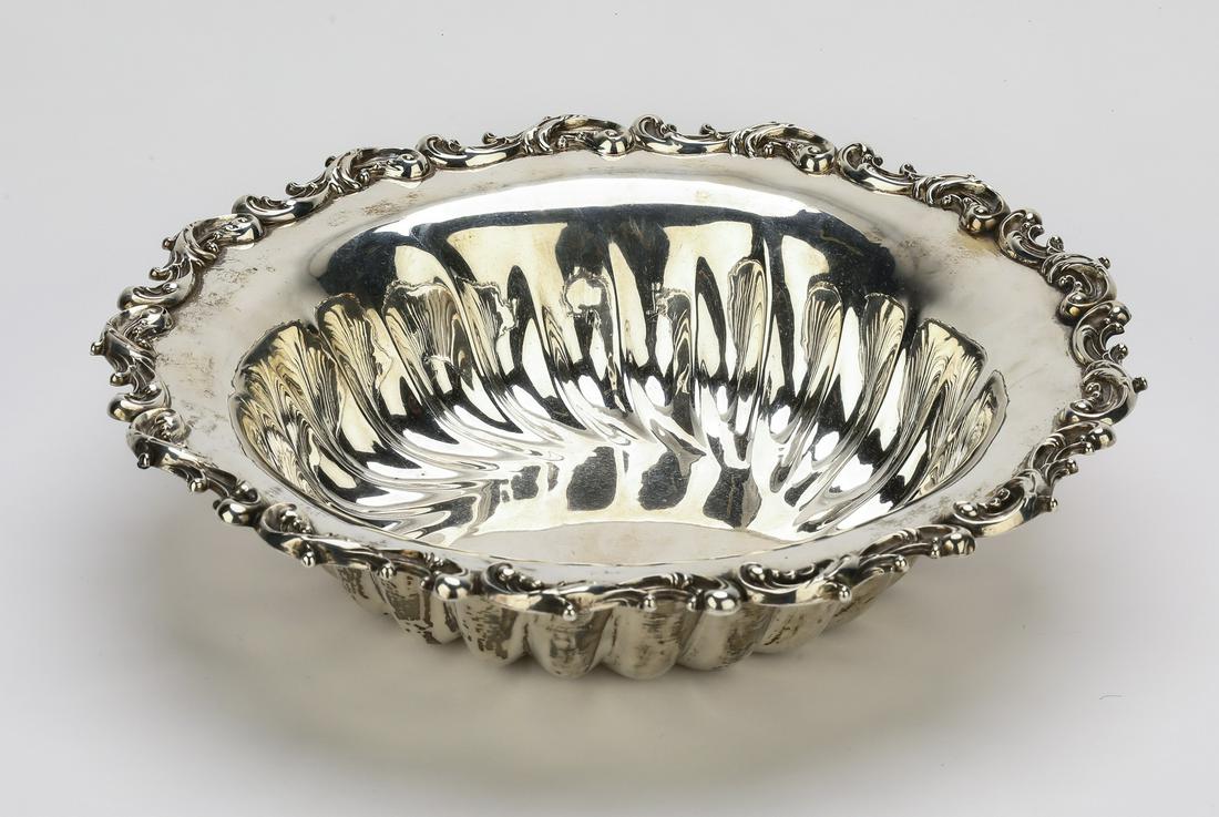 Whiting Mfg Co.sterling center bowl, 11"dia: Whiting Manufacturing Co.sterling silver center bowl in the Baroque taste, having a sculpted scallop rim and gadrooned sides, maker marked 'Sterling 6369,' 2.5"h x 10.5"dia, 314 grams of weighable ste