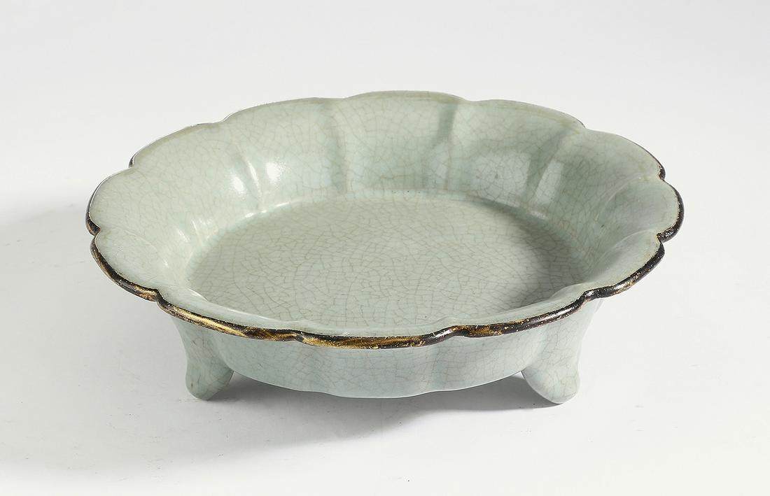 Chinese Ming style celadon bulb bowl, 8"w (1 of 6)