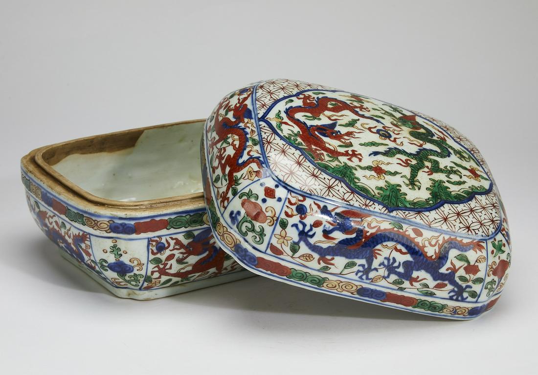 Chinese Ming style wucai dragon box (1 of 7)