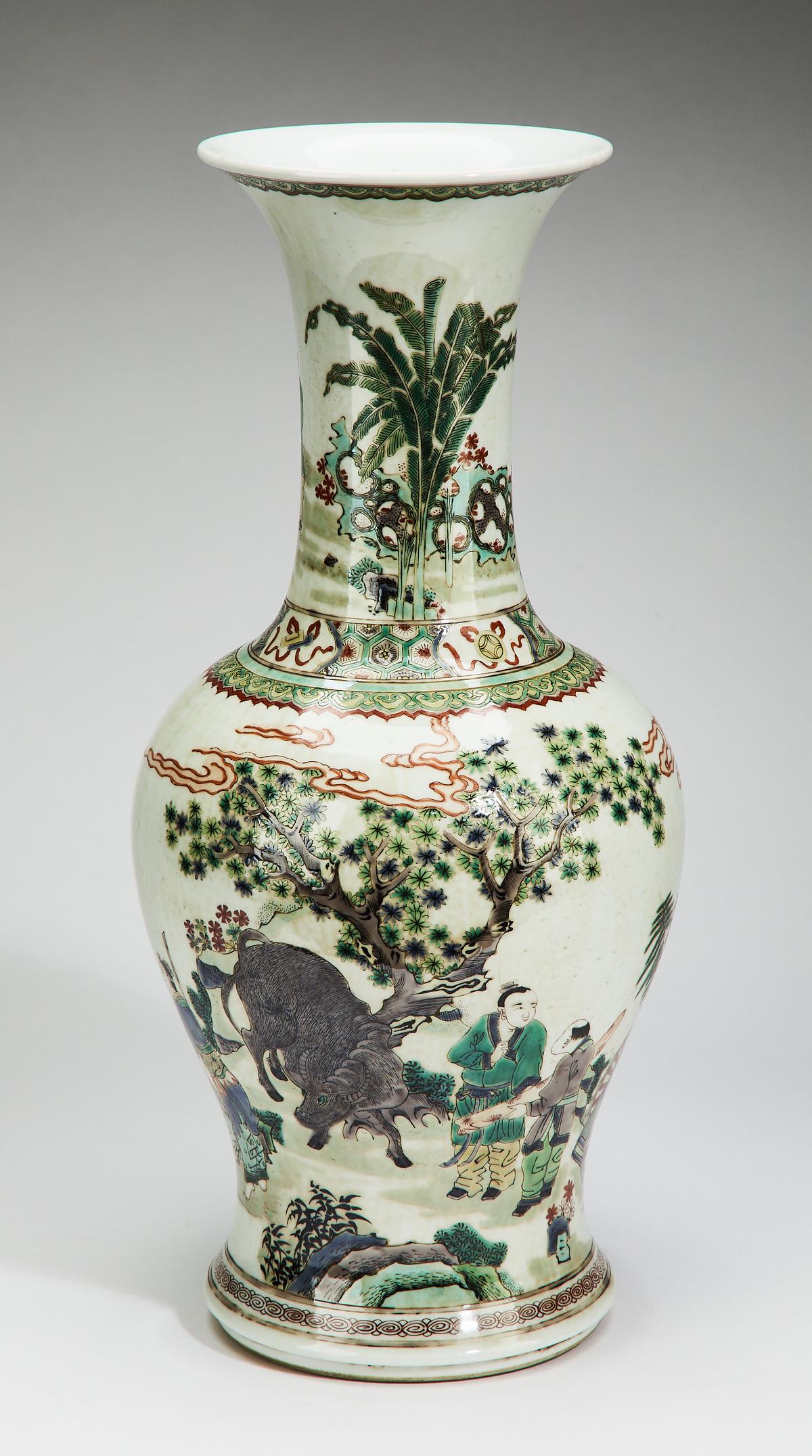 Chinese doucai vase with Emperor Hsuan (1 of 6)
