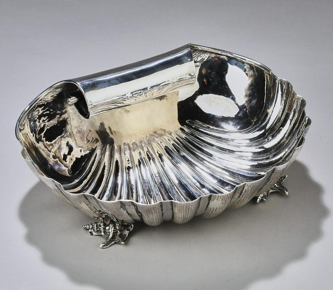 Buccellati hand raised sterling shell form bowl (1 of 2)