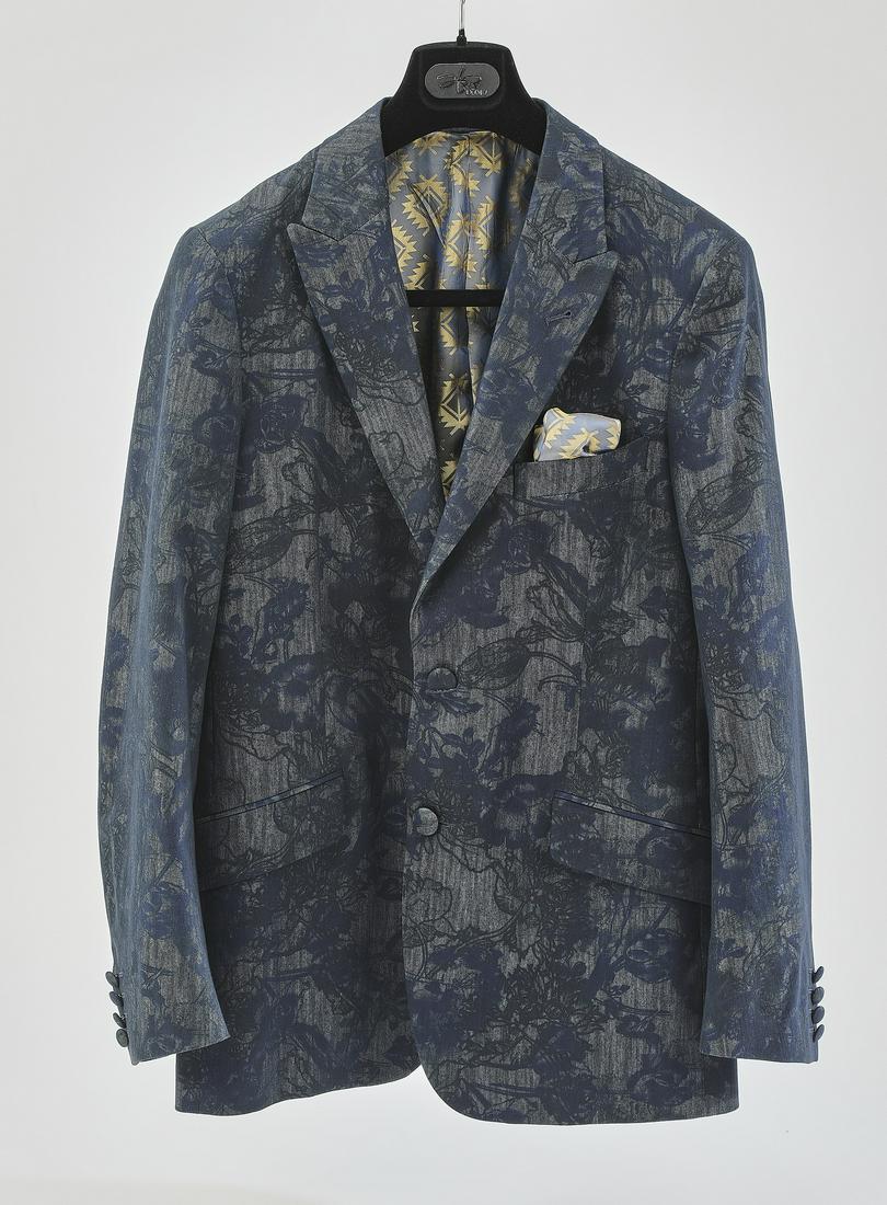 Robert Graham single breasted blue blazer, size 40: Robert Graham single breasted blazer, of blue damask cotton blend, having two buttons, with a back center vent, and covered buttons, embroidered label 'Robert Graham,' tag for size 40, 30.5"l x 18"w a