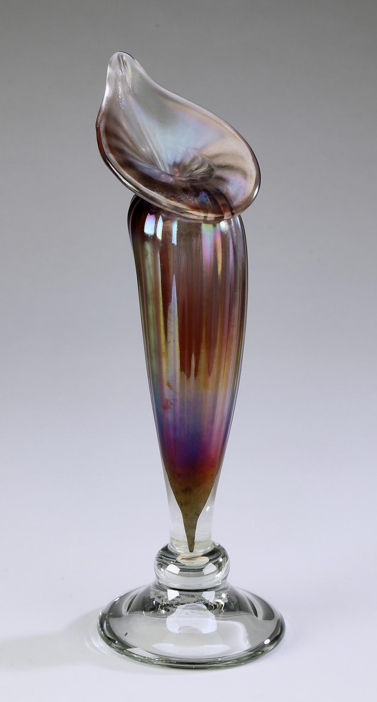Signed Brian Maytum art glass vase: Signed Brian Maytum (American, 20th century) art glass bud vase, executed in iridescent blue, purple, and burgundy glass in the form of a Jack-in-the-Pulpit, tapering to a clear circular foot, maker m