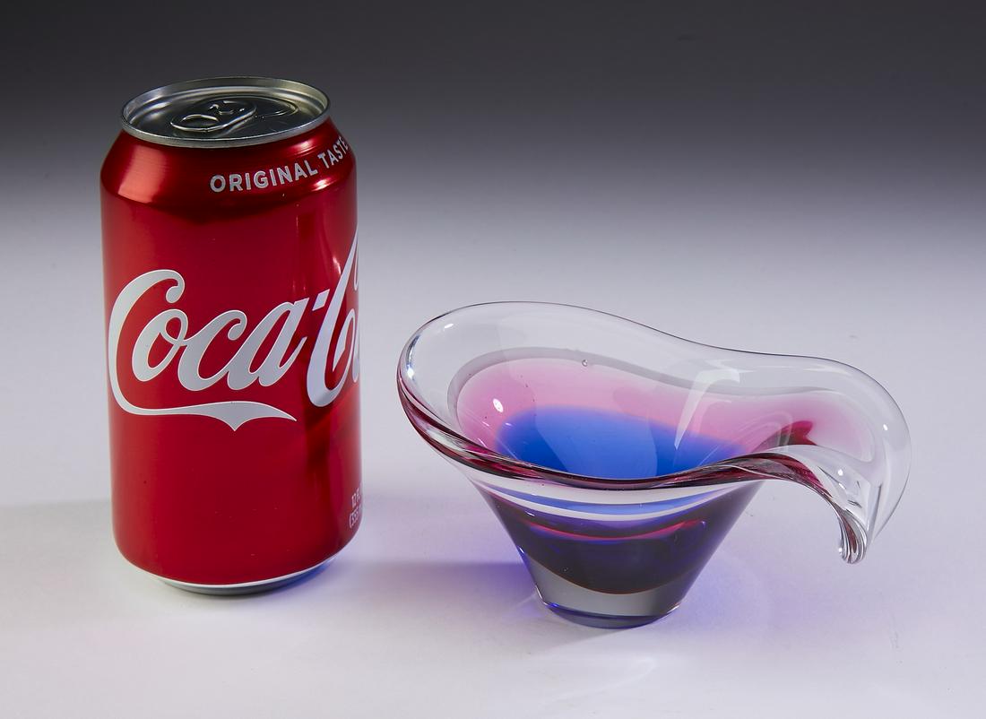 Mid century Swedish Flygsfors signed bowl, 5.25"l: Mid century signed Swedish Flygsfors art glass bowl, of traditional coquille shape, executed in blue and rose glass, 2.25"h x 5.25"l x 3.5"w.