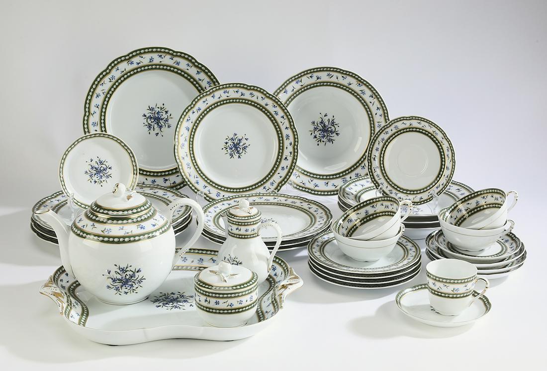 (40 pcs) Bernardaud Limoges Marie Antoinette pattern (1 of 3)