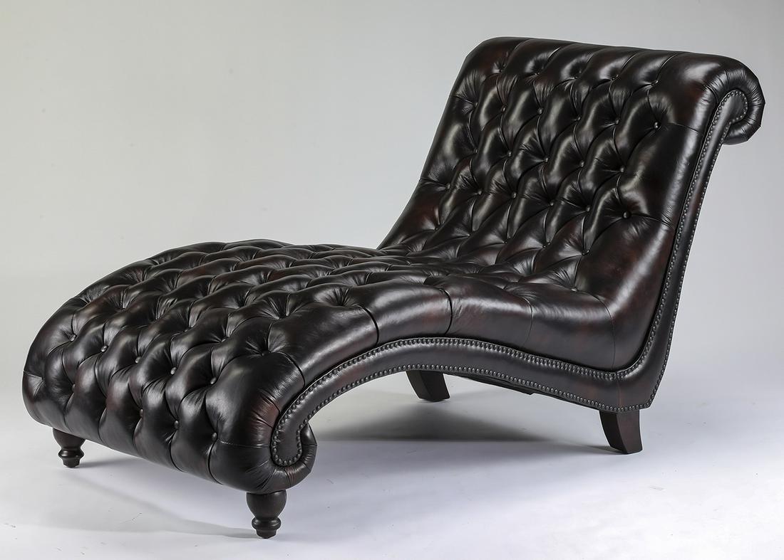 Ralph Lauren style tufted leather chaise: Ralph Lauren style button-tufted leather chaise longue, having a leather upholstered rolled back over the seat, the sides decorated with nail-head trim, all resting on two saber and two turned feet, 4