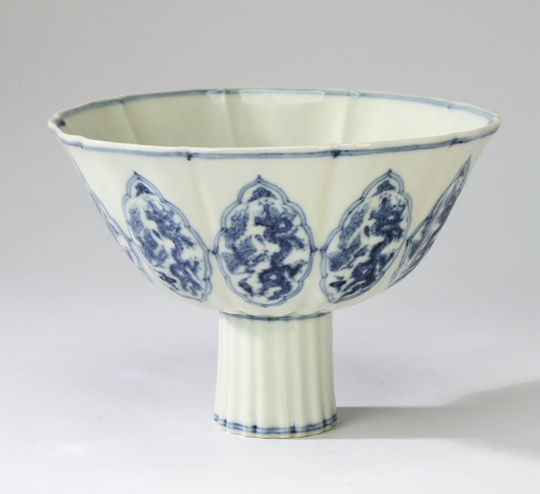Chinese Ming style stem cup, Xuande mark (1 of 6)